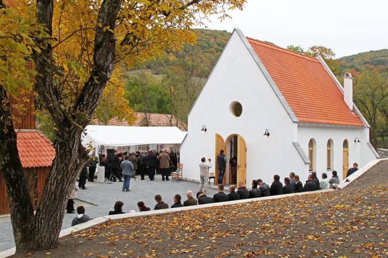 Felszentelték az apró gyülekezet új templomát
