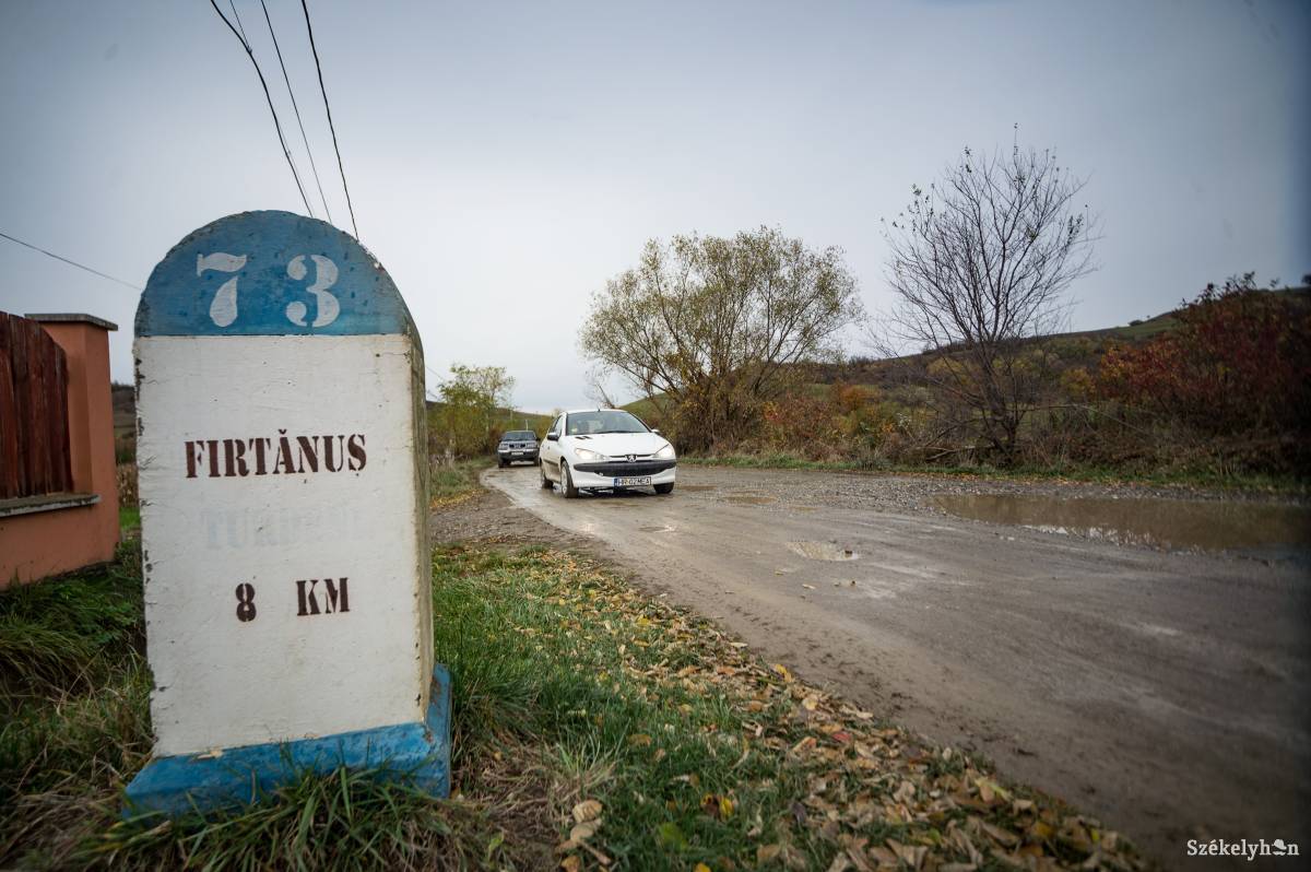 Élhetőbbé tennék a kis falvakat. Az út leaszfaltozásával a Nyikó és a Gagy mentét kötnék össze •  Fotó: Barabás Ákos