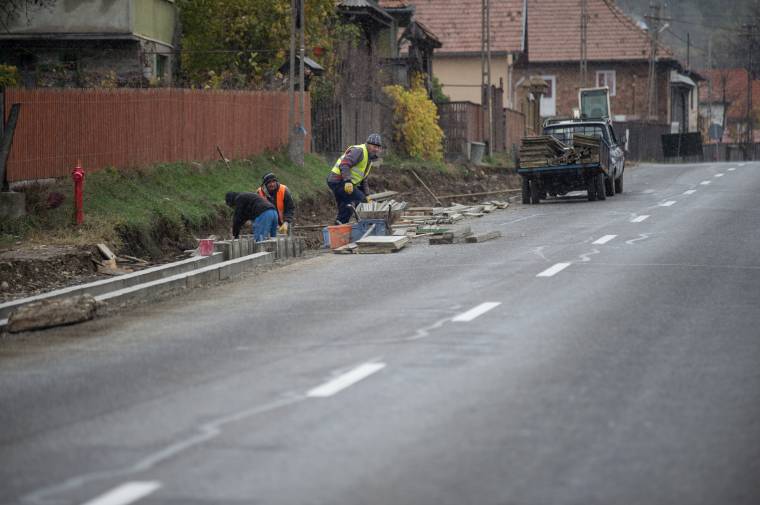 Folytatják a járdaépítést Máréfalván