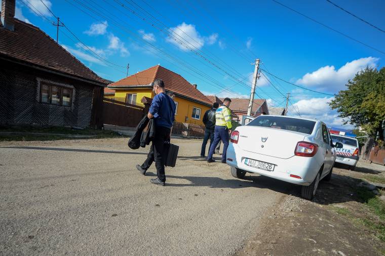 Hajsza az erdőtől a kapuig, szünet, majd hatósági kutakodás a portán