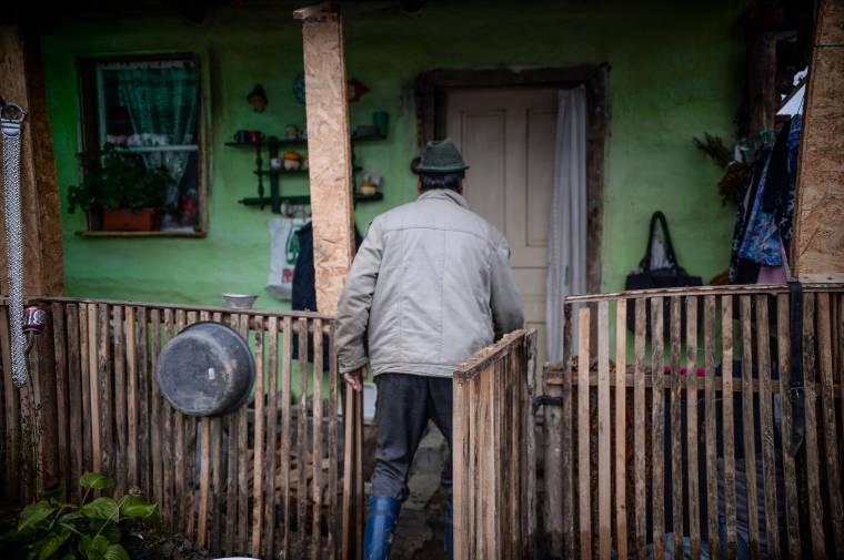 Ketyeg a „bomba” a mélyszegénységben élők körében a járványhelyzet miatt