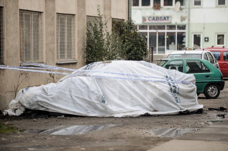 Így lángolt az autó az udvarhelyi parkolóban