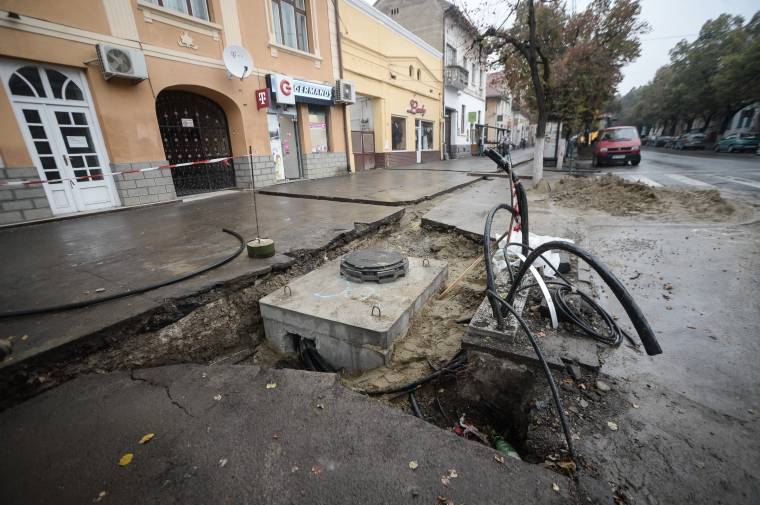 A tél beállta előtt befejeznék a kábelek földbe helyezését Székelyudvarhelyen