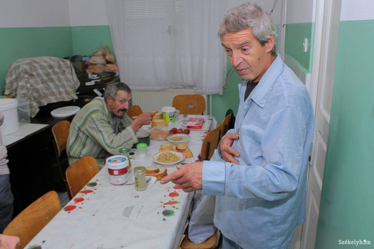 Ünnepnapokon és hétvégeken többnyire azt eszik a szálló lakói, amit készítenek •  Fotó: Pál Árpád