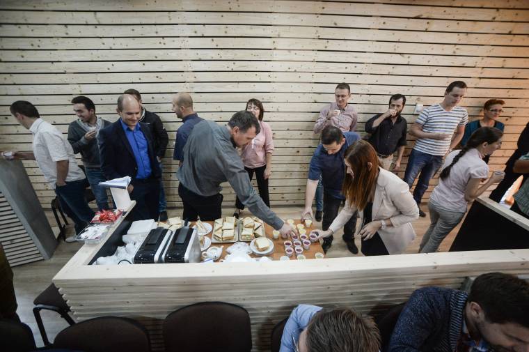 Munkát, kapcsolatrendszert és szakmai tudást nyújtanak az inkubátorház lakóinak