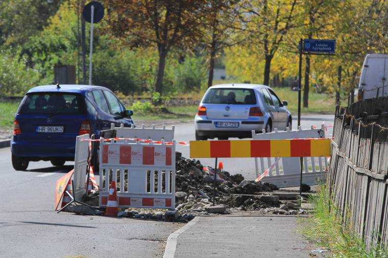 Nemrég aszfaltoztak, máris fel kellett törni az új burkolatot