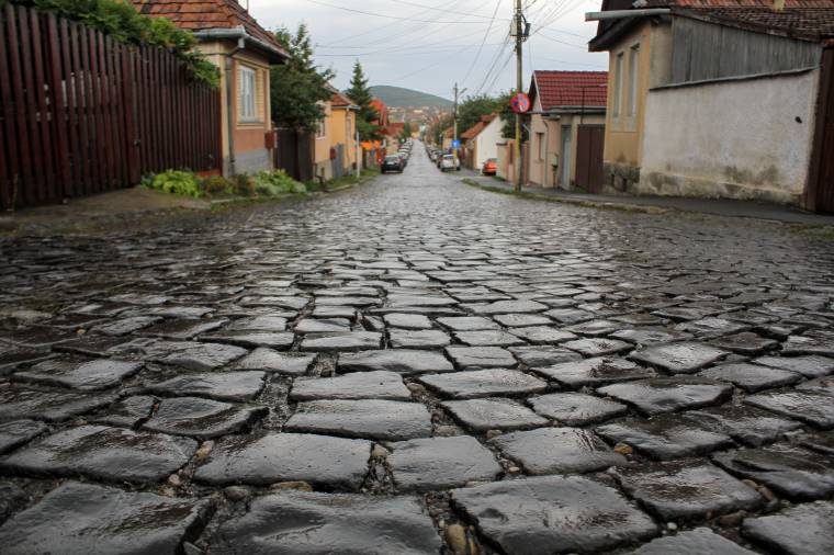 A kockaköves utcák felújítása már biztos, hogy jövőre marad