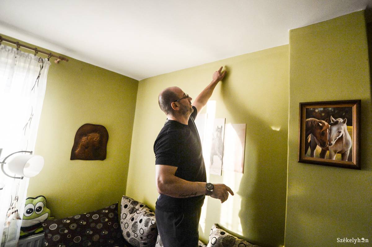 Hőszigetelés helyett klórpermet. Egész télen a penészedést próbálják megakadályozni &bullet;  Fotó: Barabás Ákos