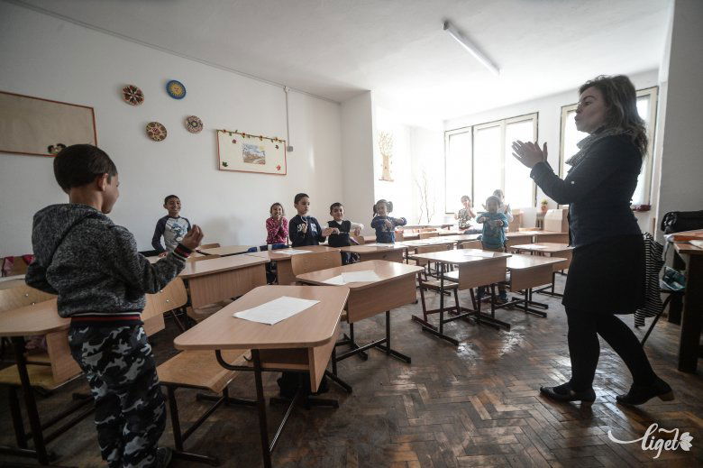 Roma gyerekeket foglalkoztató iskola Székelyudvarhelyen •  Fotó: Barabás Ákos