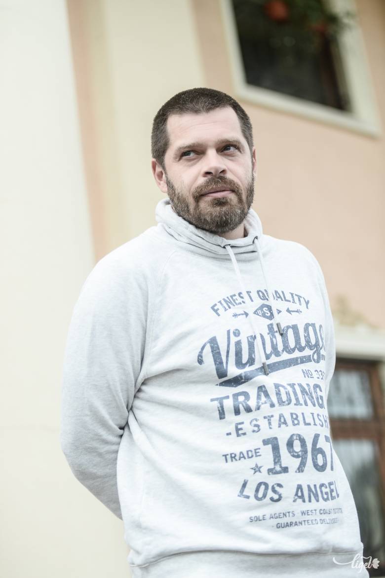 Sokáig színész akart lenni. Aztán a színésziskolában azon kapta magát, hogy a társait rendezi •  Fotó: Barabás Ákos
