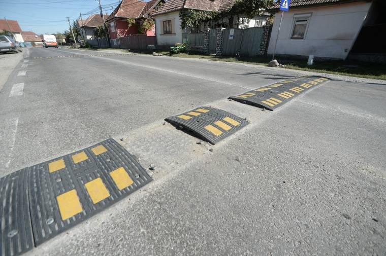 Felkelt a fekvőrendőr Fenyéden