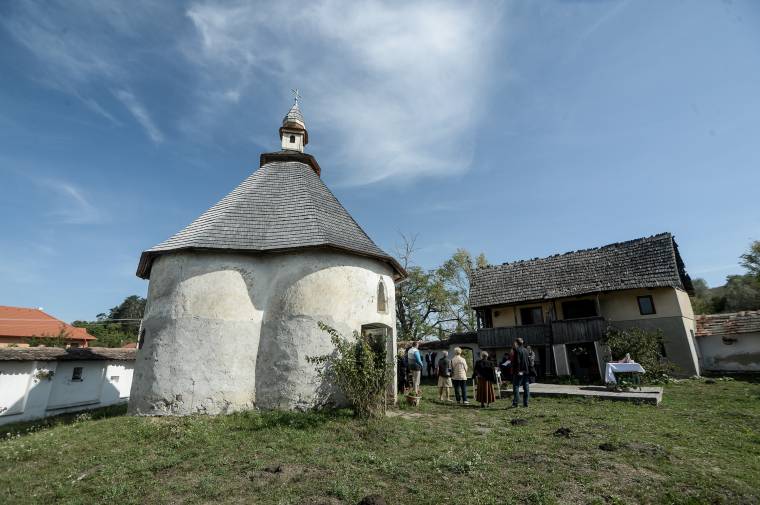 Templombúcsúk és kálváriaáldás Udvarhelyszéken
