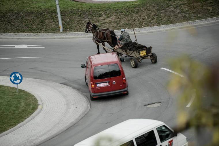 Arrébb tennék a várostáblát, és átvennék az országútszakaszt