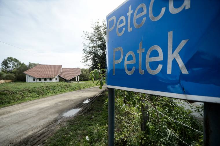 Petek: ahol egyre rosszabb az út, és javítás helyett csak ígéreteket kapnak