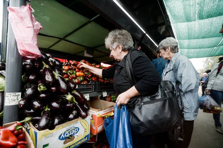 Ki a savanyúságnak valót, ki a kukacos almát kereste a piacon