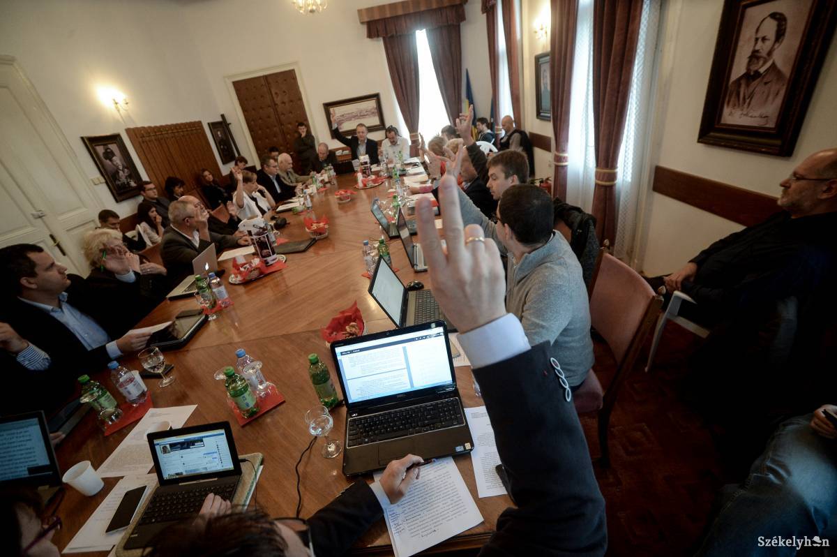 Tizenöt határozattervezetet fogadott el az udvarhelyi képviselő-testület •  Fotó: Barabás Ákos