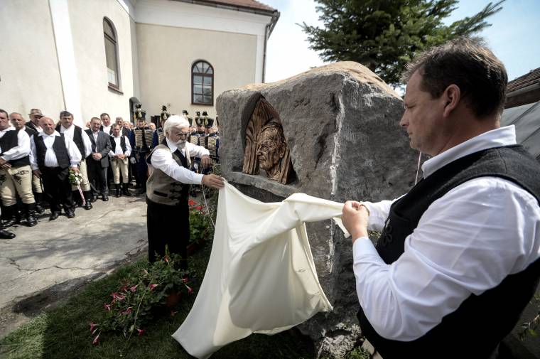 Márton Áronnak állítottak emléket Szentegyházán