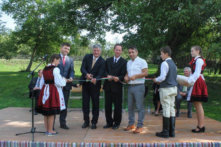 Hagyományos Székely Jövő Központot avattak Csehétfalván