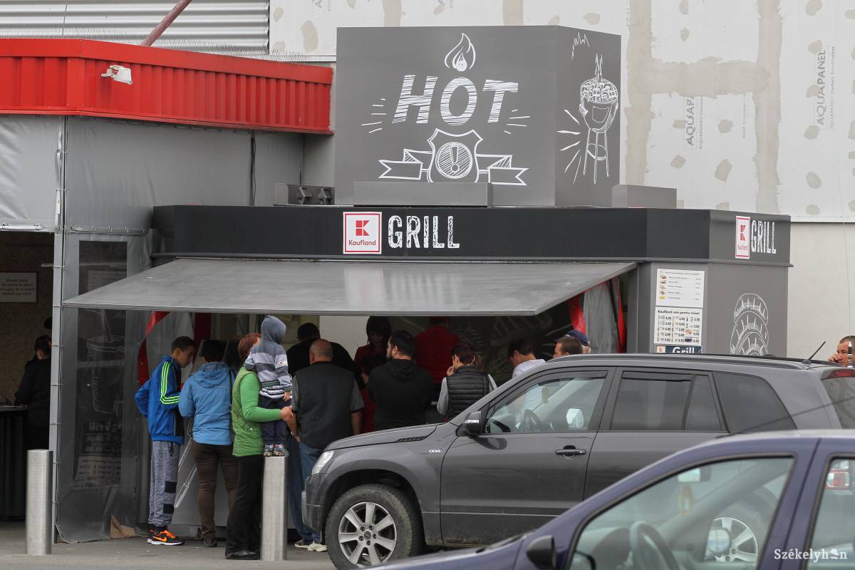 A Kaufland székelyudvarhelyi miccsezője. Provokáció helyszíne volt •  Fotó: Pál Árpád