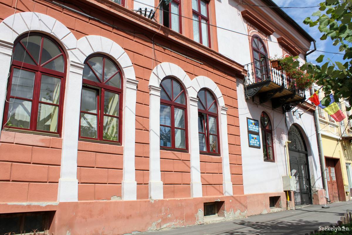 Már leszedték a feliratot, és tervük is van az újra •  Fotó: Pál Árpád