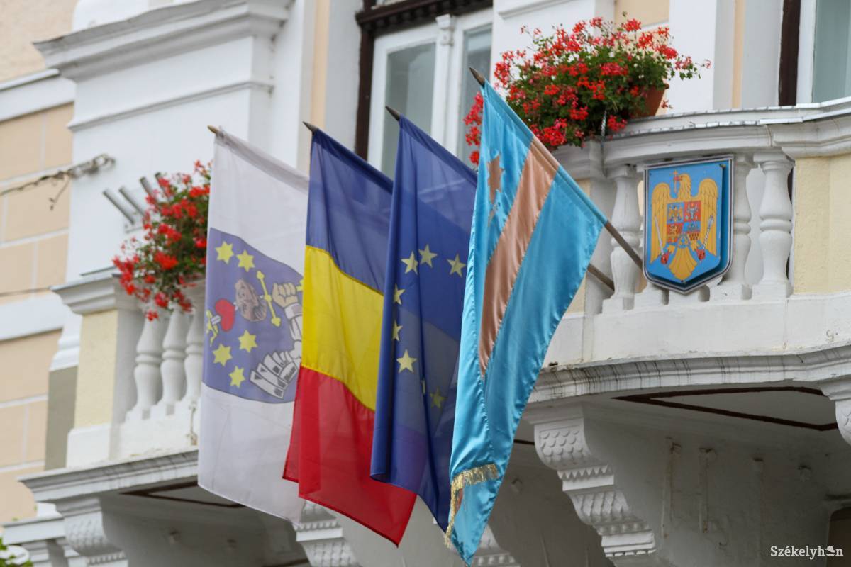 Dan Tanasă-jelenség: a zászlópert Udvarhely sem úszta meg •  Fotó: Pál Árpád