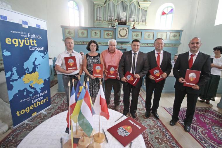 Külföldi partnerekkel keresik a megmaradás titkát, az EU jövőjét