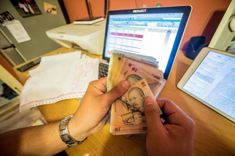 Sokasodó ellenőrzések elé néznek a cégek, de a „kis feketézők” sem ússzák meg