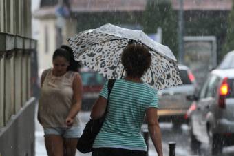 Enyhe lehűlés követi a felmelegedést, záporokra, zivatarokra is számítani kell