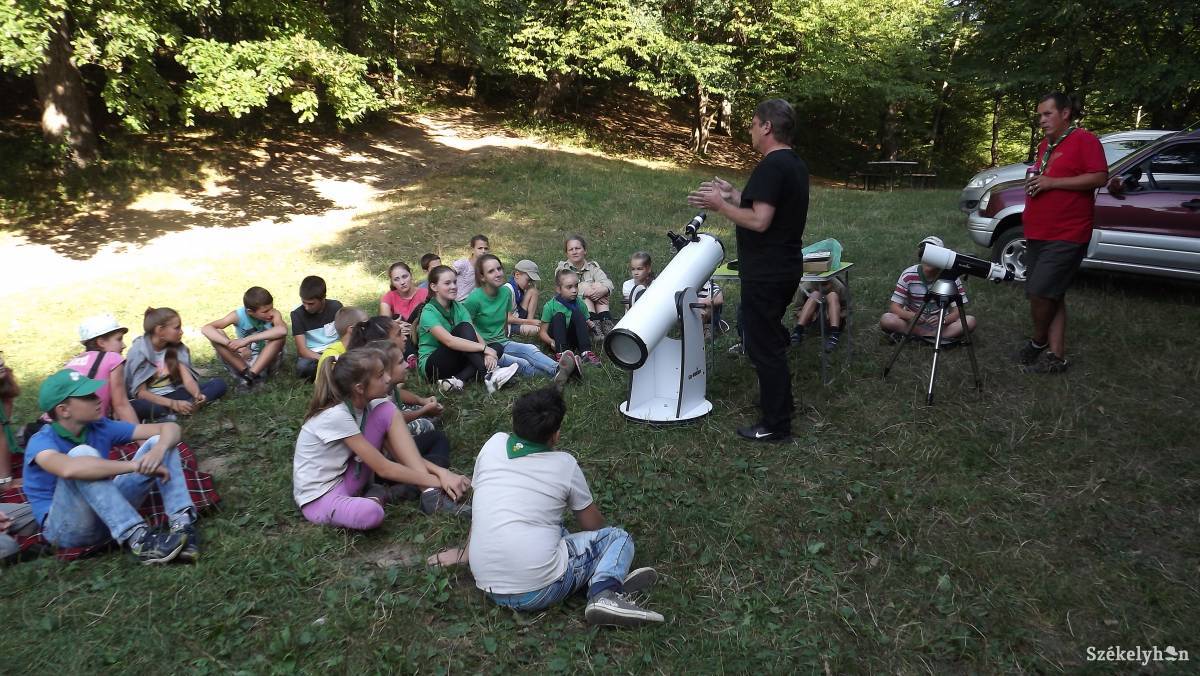 Tábori cserkészfoglalkozások •  Fotó: Bartos Alpár