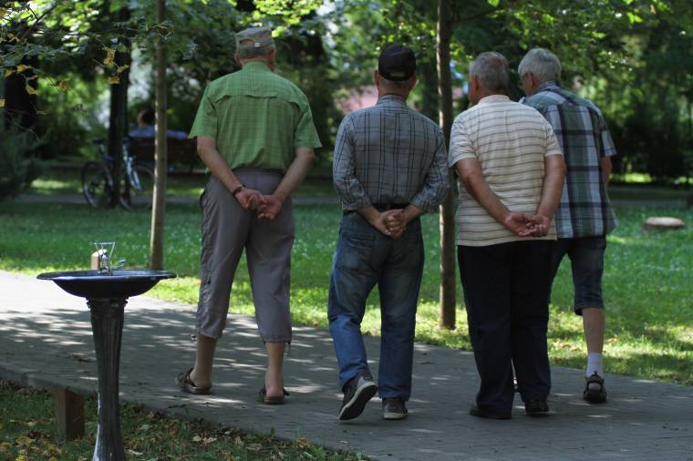Csak jövőre fogadják el az új nyugdíjtörvényt, de „nem kérdéses” a pontérték növelése