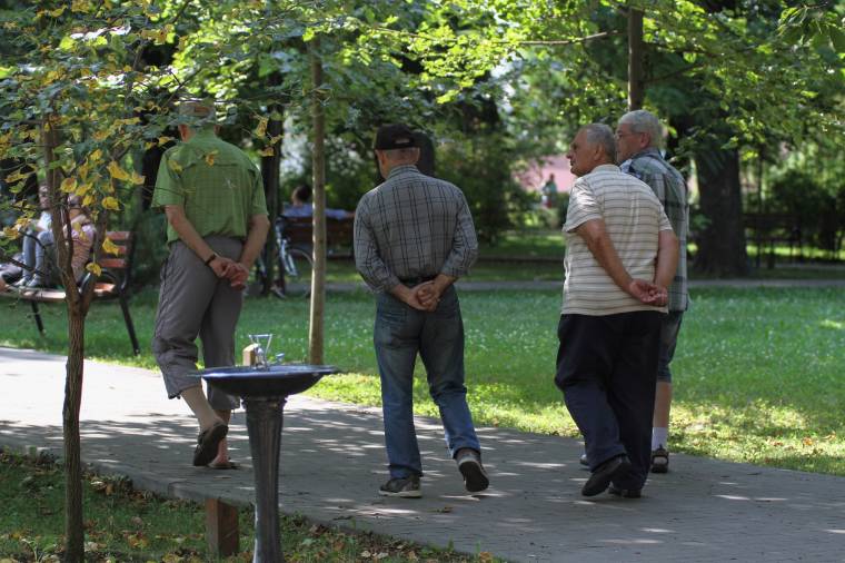 Furcsa indokkal nem utalja a kormány a nyugdíjakat ortodox húsvét előtt