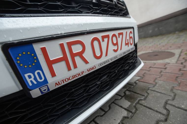A krónikus személyzethiány miatt sem lehet gyorsabban beíratni az autót
