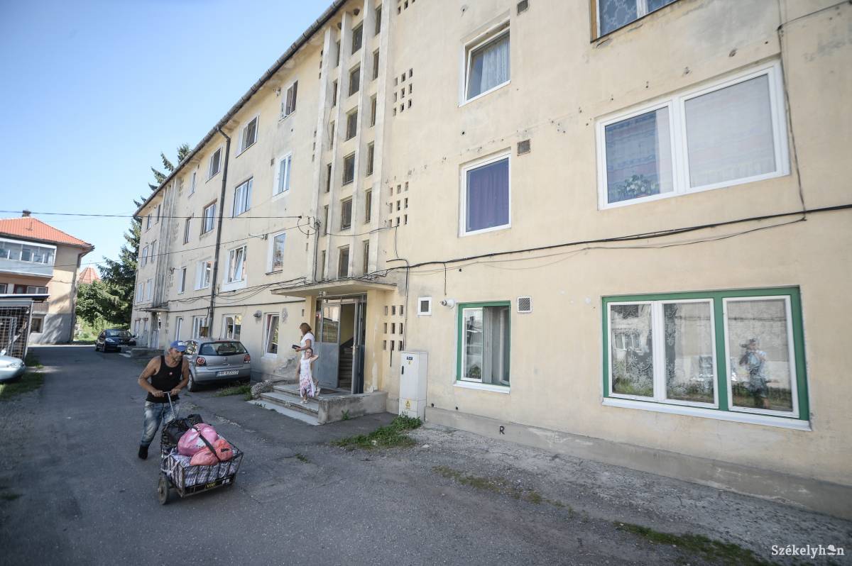 A Mihail Kogălniceanu utcai tömbházon nem voltak külső módosítások, így megfelelt a hőszigetelési program kiírásának •  Fotó: Barabás Ákos