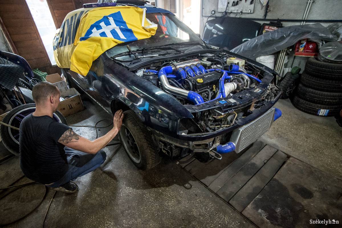 A befektetett munka számít a tuningolásnál: nemcsak erősnek, de szemrevalónak is kell lennie a motornak •  Fotó: Barabás Ákos
