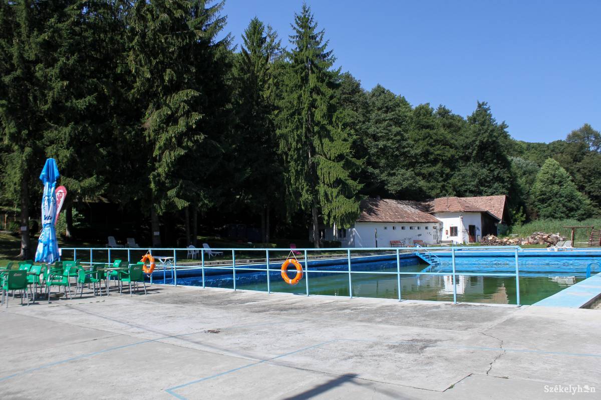 medence vizét időközben leengedték, jövőre töltik majd fel &bullet;  Fotó: Pál Árpád