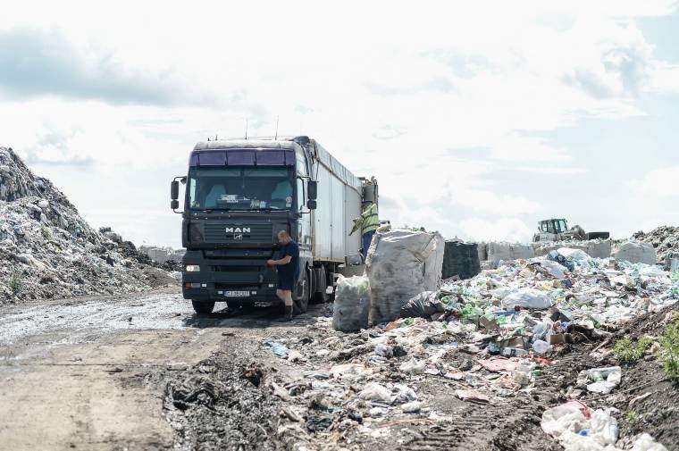 Törvénytelen vagy sem, hogy máshonnan is fogad szemetet a Cekend-tetői hulladéktározó? – kiderítenék