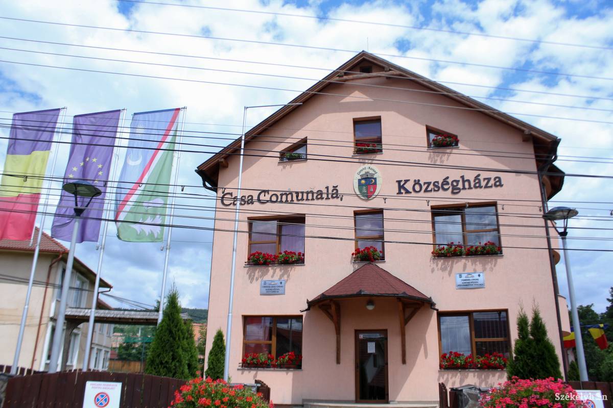 Casa Comunală – a községháza szó szerinti fordítása került vissza az épületre •  Fotó: Pál Árpád