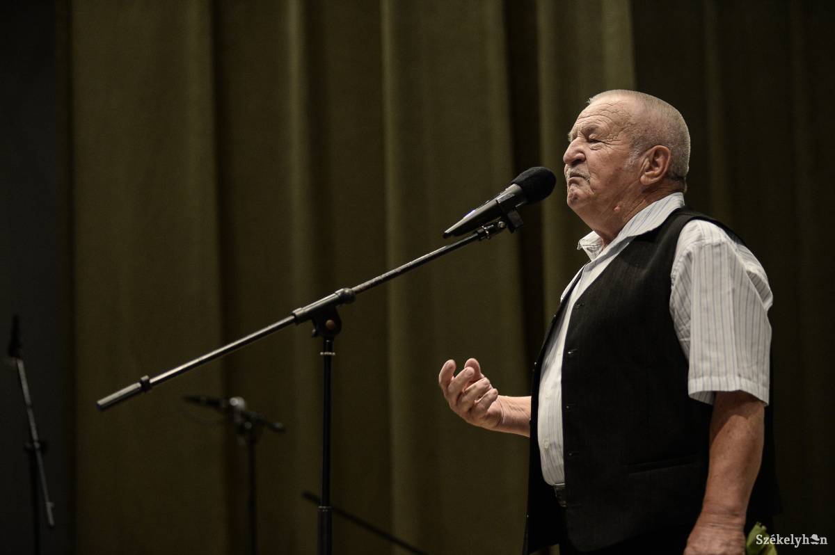 Szabó László önkéntes tűzoltó •  Fotó: Barabás Ákos
