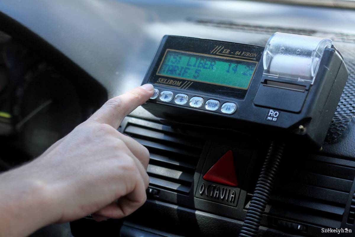 Drágítás esetén egyszerre minden taxiban beprogramozzák az új árakat. Illusztráció •  Fotó: Pál Árpád