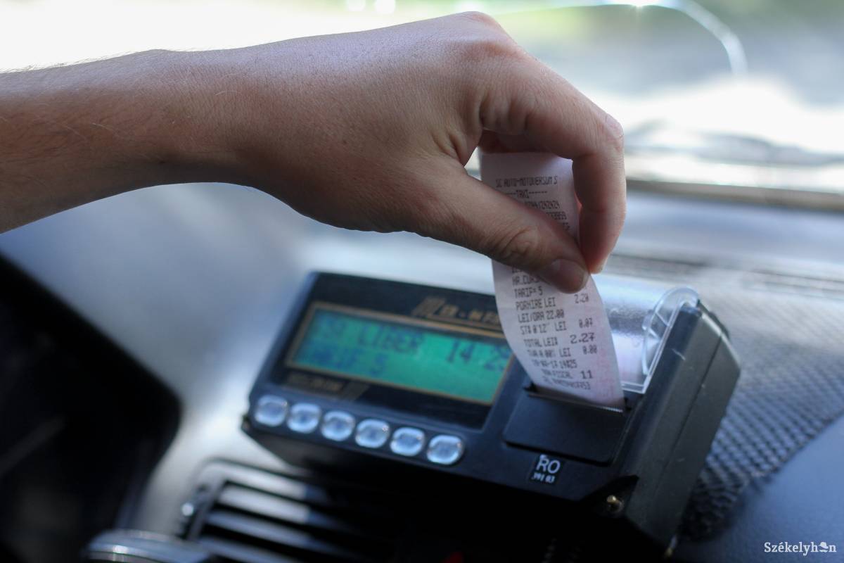A rendőrök mindent górcső alá vettek: a taxisofőrt, az autót, az árazást, a szolgáltatás minőségét. Képünk illusztráció •  Fotó: Pál Árpád