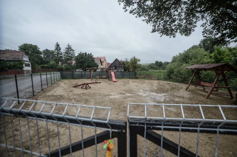 A farcádi gyerekekre vár az új játszótér