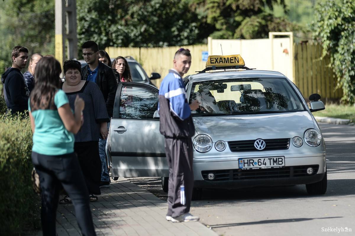 Fél évvel később bizonyíthatnak a volán mögött azok, akik sikeresen letették az elméleti vizsgát •  Fotó: Barabás Ákos