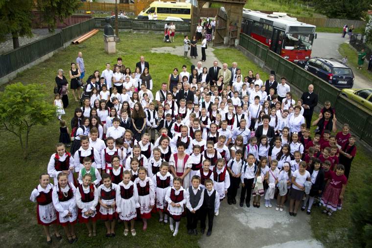 Több mint kétszáz gyermek gyűlt össze énekelni