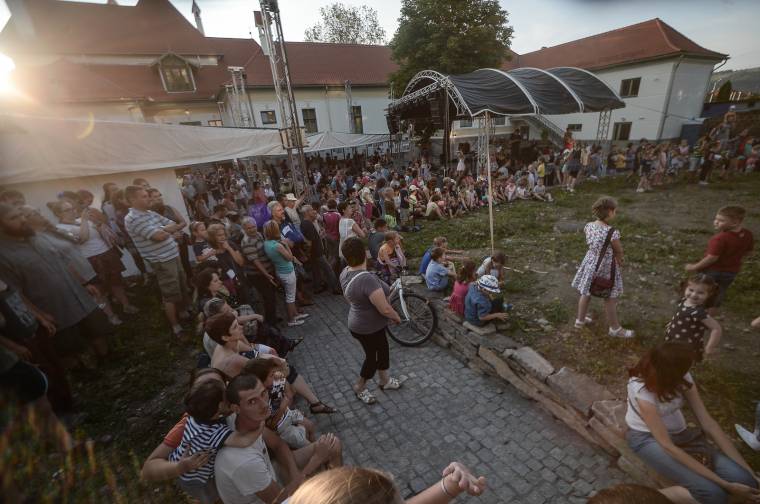 Fesztiválos hangulatot teremtettek a múzeumlátogatók Székelyudvarhelyen