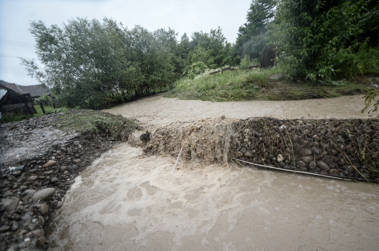 Árvíztől kell tartani szinte az egész hétvégén