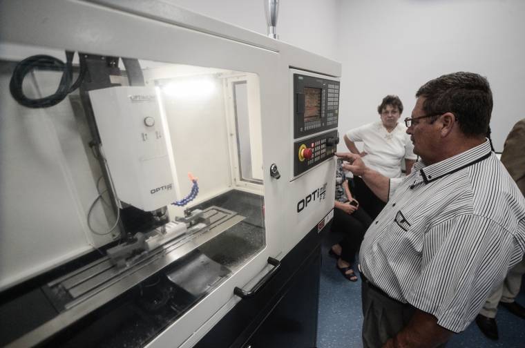 Korszerű iskolai CNC-marós szaktermet avattak Udvarhelyen