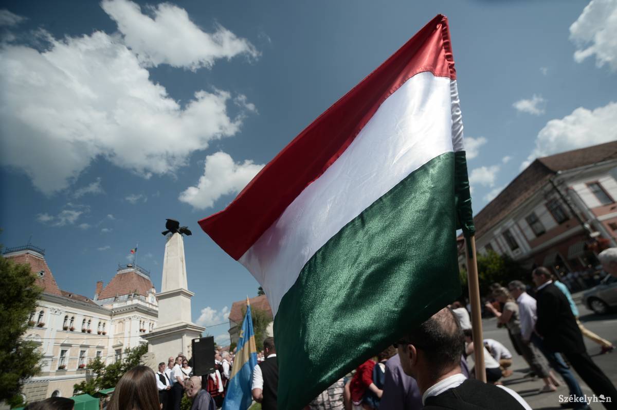 Bár különböző országokban élünk, együvé tartozunk. Erről szól a június 4-ei emléknap •  Fotó: Barabás Ákos