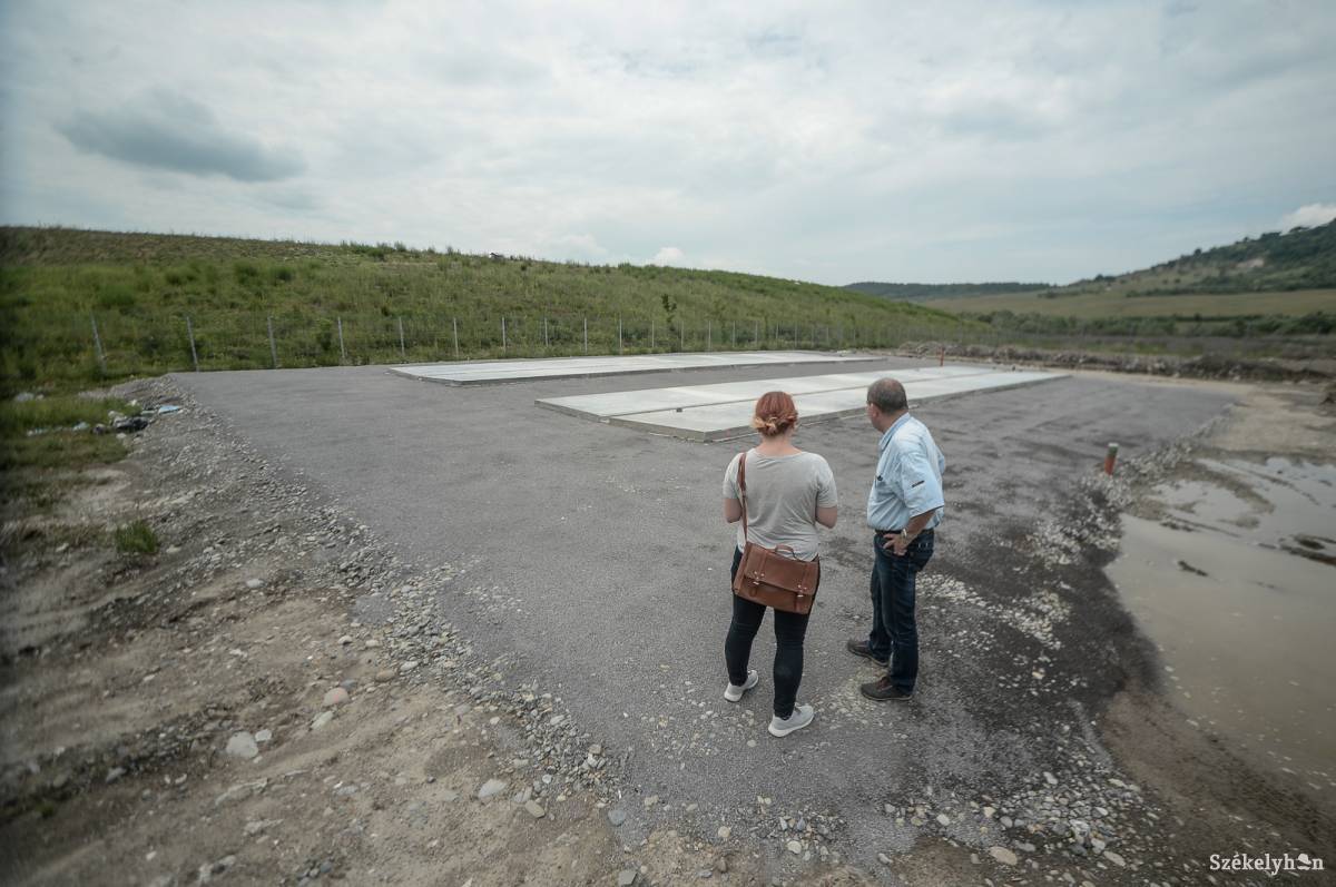 Már dolgoznak a helyszínen. Több mint nyolcvan ebnek adhat ideiglenes otthont az új menhely •  Fotó: Barabás Ákos