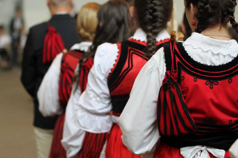 Elkezdődnek a ballagások: 34 középiskola végzősei búcsúznak Maros megyében