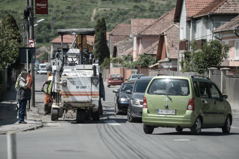 Sebességbe kapcsolná a városháza az útépítő cég munkagépeit
